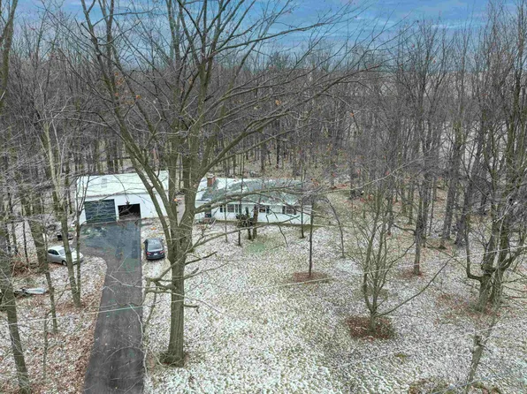 E8211 Stage Rd, New London, WI 54961