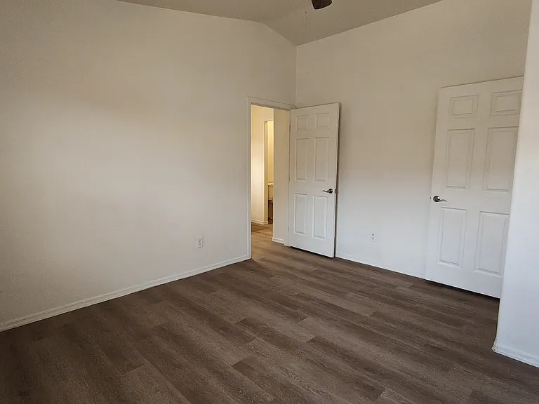 4 E Delta Rd #1 — Photo 9