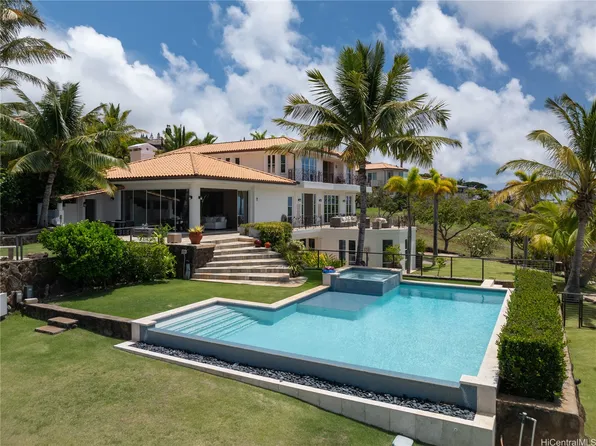 552 Moaniala St, Honolulu, HI 96821