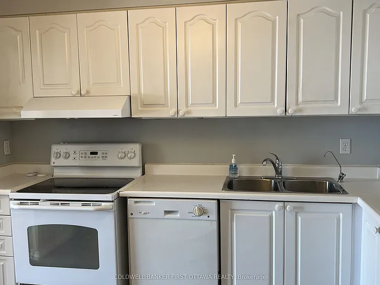 2759 Carousel Cres #307 — Photo 12