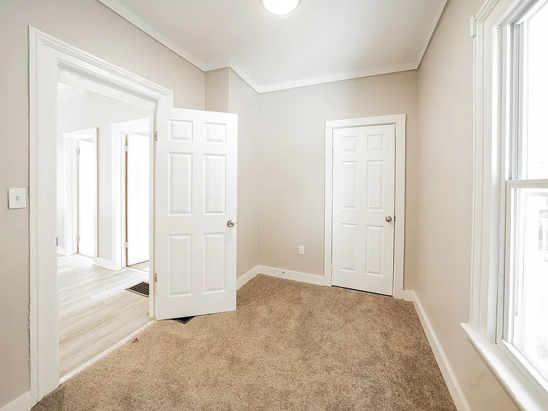 1453388_023_main_bedroom_13349162.jpg