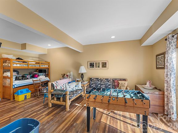 29th image of 204 Mountain Vista Dr