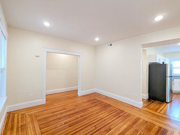 4th image of 8-10 Lowell Cir #1