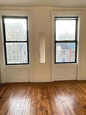 4th image of 40 Saint Nicholas Pl APT 5C