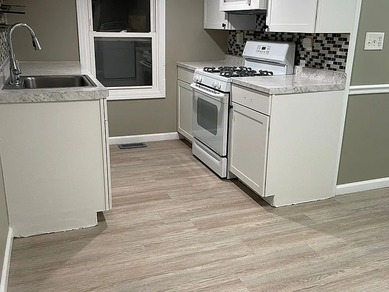 144 White St — Photo 8