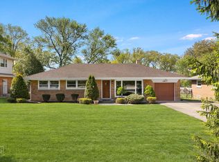 16W337 95th Pl, Burr Ridge, IL 60527
