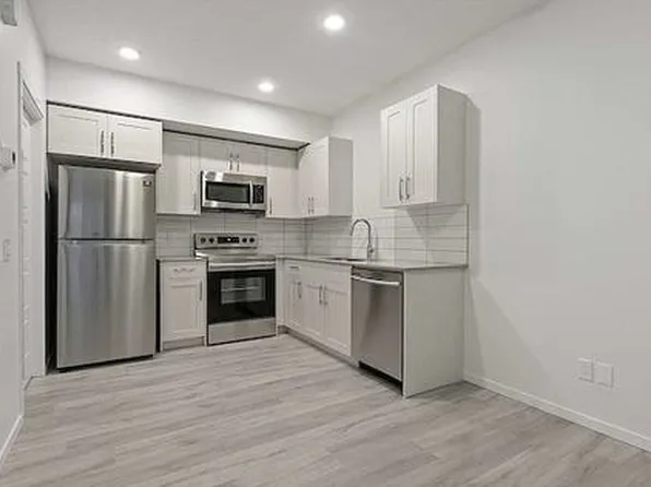 16646 31st Ave SW #1A, Edmonton, AB T6W 4R1