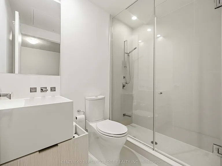 1 Bloor St E #3308 — Photo 9
