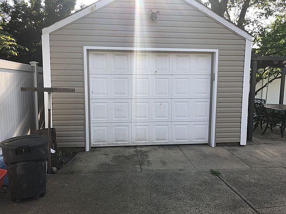 5th image of 198 Clement Ave
