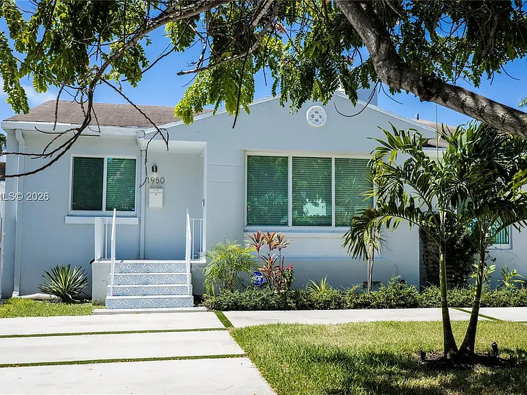 1950 SW 13th St — Photo 37