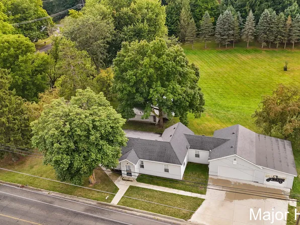 417 W Main St, Stanton, MI 48888