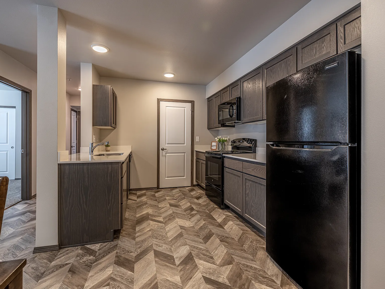 Pioneer Apartments — Photo 3