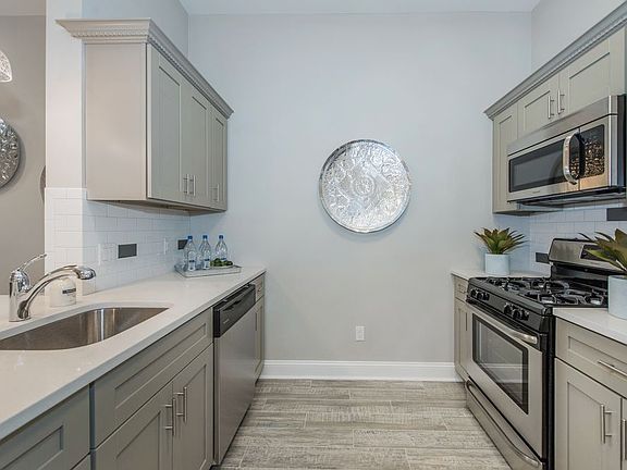 4th image of 742 Park Ave #301