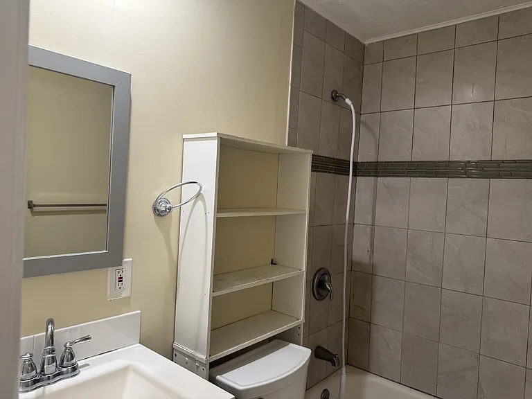 44 E 6th St #3 — Photo 4