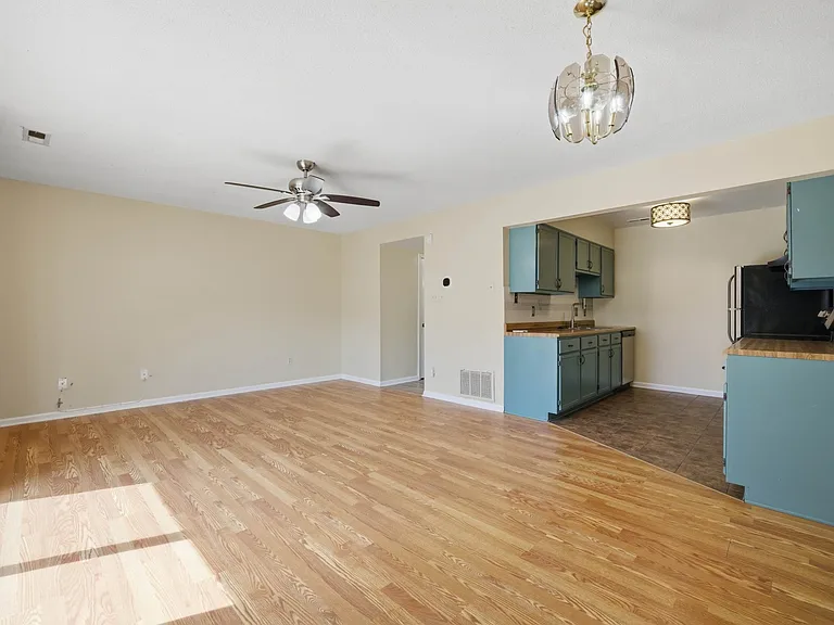 102 Tyburn Ct — Photo 8