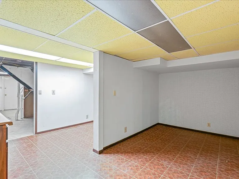 101 W Cypress St — Photo 22