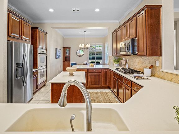 4th image of 2695 Kingfisher Ln