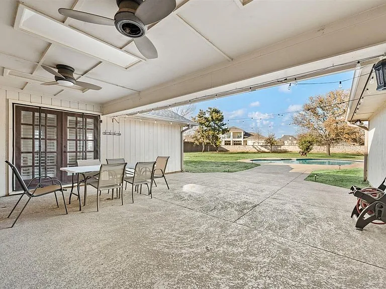 1000 Raven Bend Ct — Photo 32