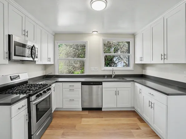 Renovated 3br W/ Dining Room. Views! Parking Avail., Free Laundry!, 737 N Point St, San Francisco, CA 94109