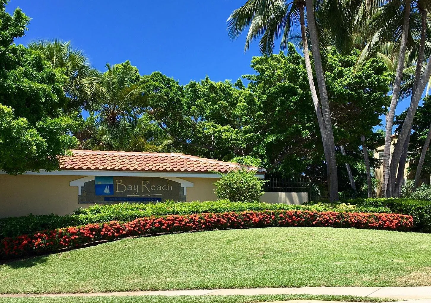 2 bed, 2.0 bath, 923 sqft, $2,400 — Photo 2