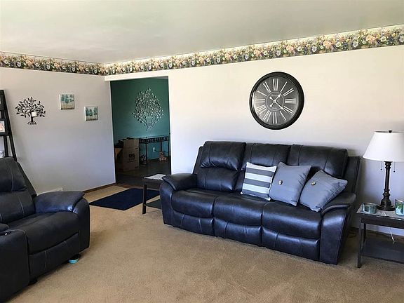 3rd image of 302 Brantwood Dr