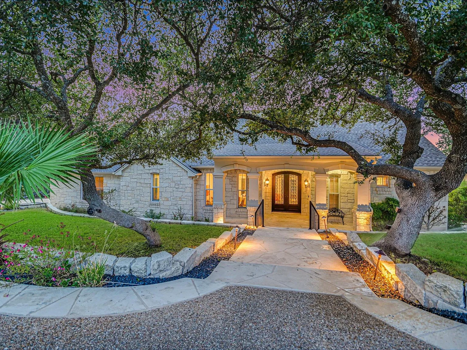 5 bed, 6.0 bath, 5183 sqft, $12,500 — Photo 3