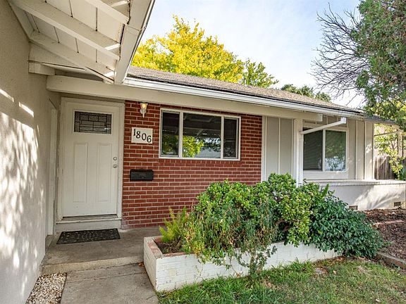 3rd image of 1806 Sycamore Drive