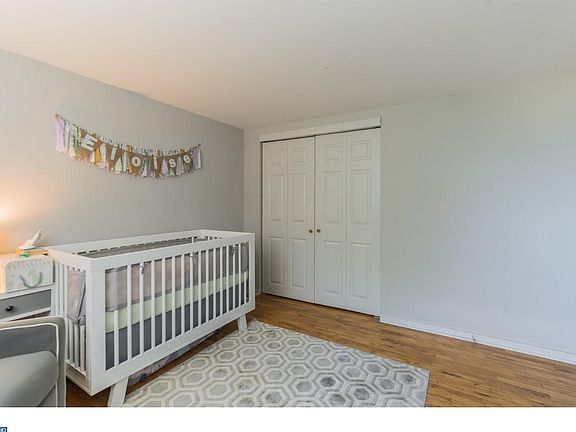 5th image of 915 Bainbridge St #201
