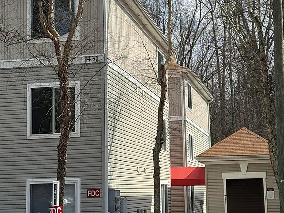 2nd image of 1431 Collegiate Cir APT 101