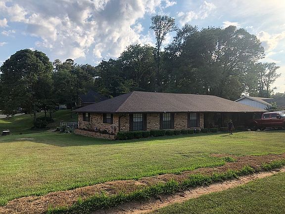3rd image of 3101 Deerfield Dr