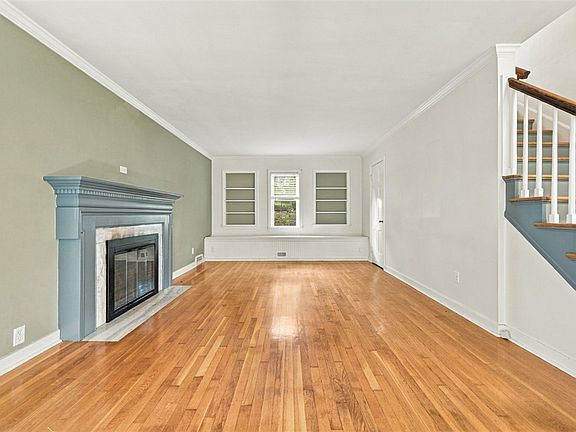 4th image of 124 Delano Dr
