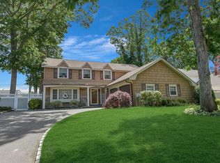 35 Eliot Dr, Lake Grove, NY 11755