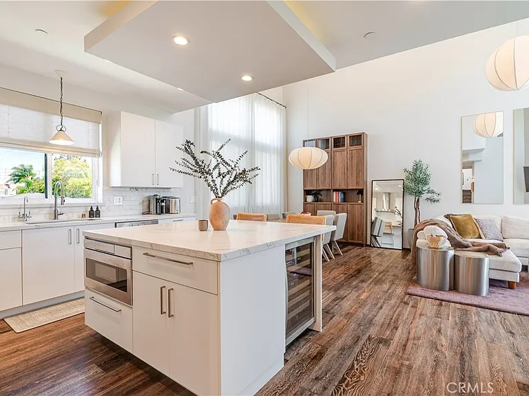 2707 Rockefeller Ln #B — Photo 9