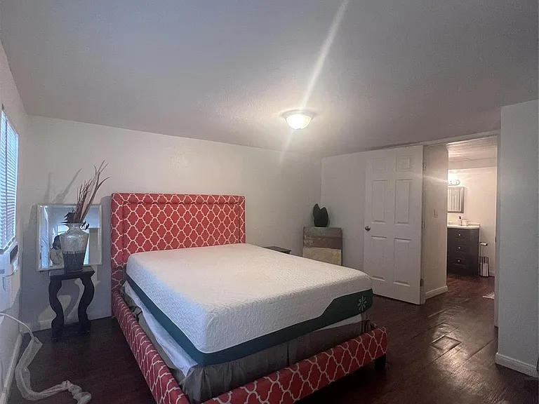 607 Enid St #1/2-2 — Photo 9