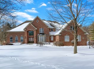 2803 Bergren Ct, Crystal Lake, IL 60012