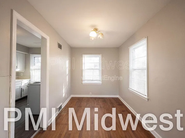 1319 N Alton Ave — Photo 4