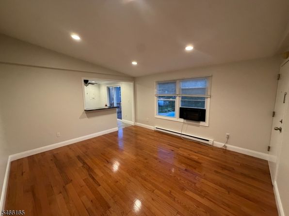 3 Prospect St APT 2C