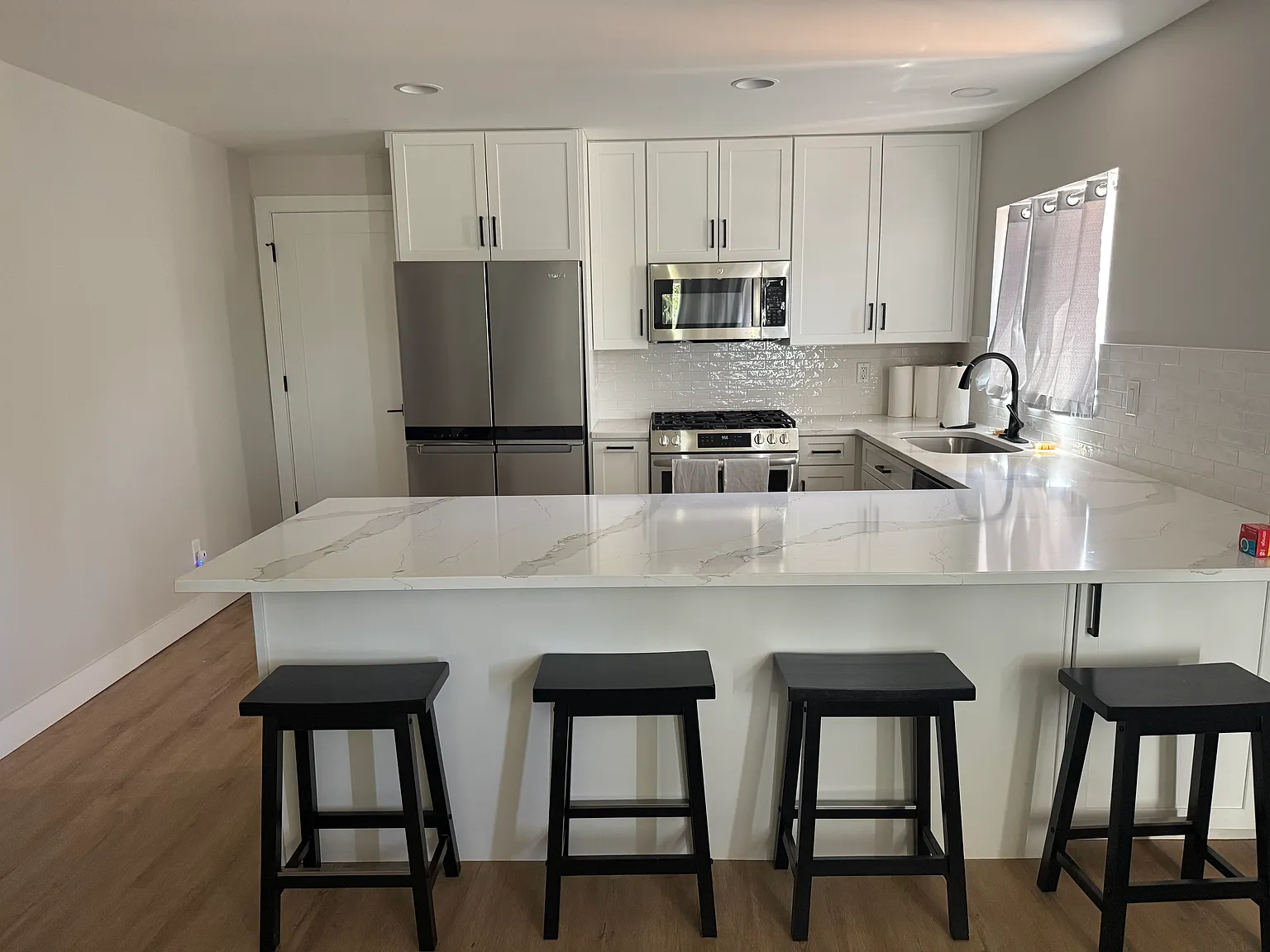 2 bed, 950 sqft, $1,695 — Photo 2
