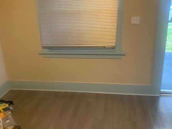 3rd image of 2937 E Queen Ave #1