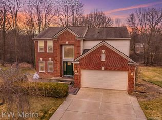 7598 Ring Neck Dr, Waterford, MI