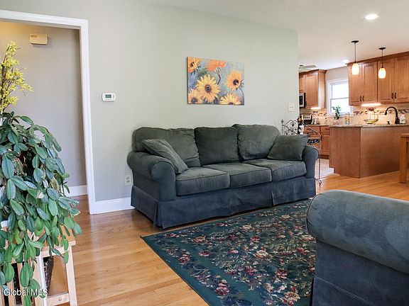 4th image of 9 Clermont Street