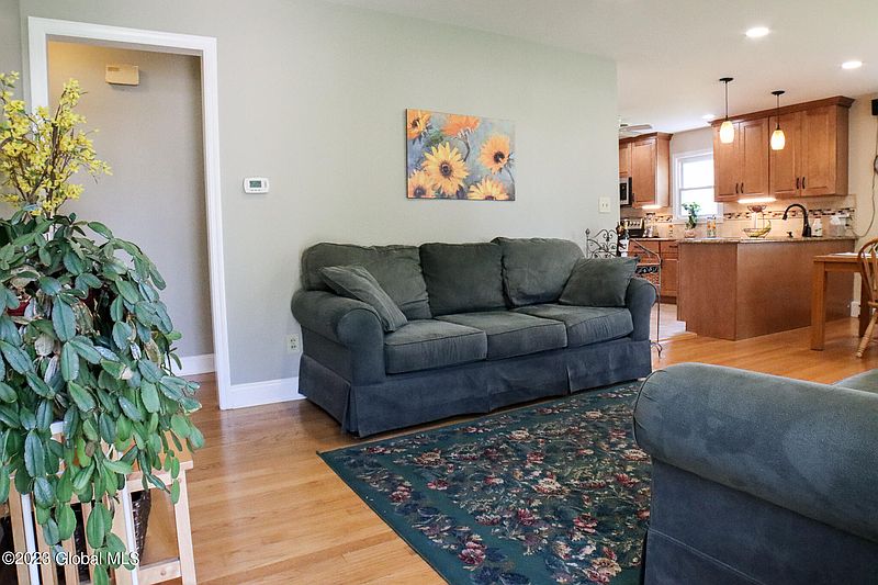 4th image of 9 Clermont Street