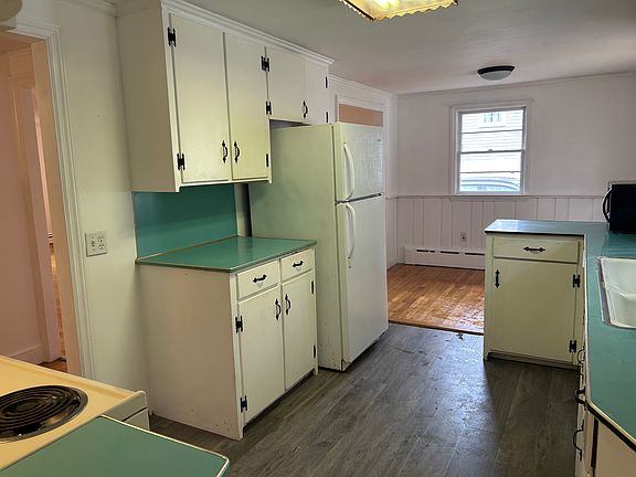 4th image of 28 Sunrise Ave