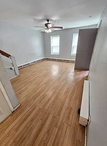 112 W Parmenter St Photo 1