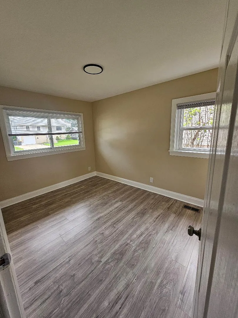 3 bed, 925 sqft, $2,950 — Photo 2
