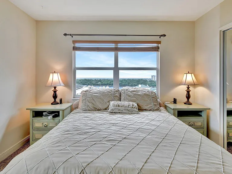 2555 NE 11th St #Penthouse 09 — Photo 16