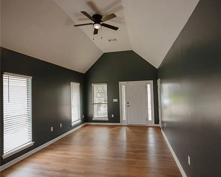464 Park Lake Dr — Photo 9