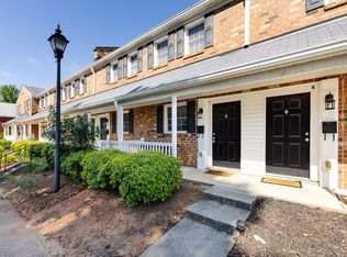 1348 Green Oaks Ln APT L, Charlotte, NC 28205