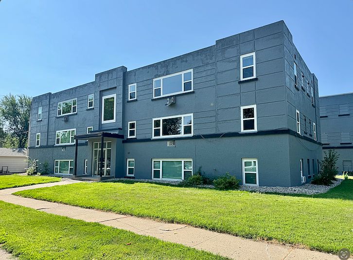 1st image of 10 9th Ave NE APT 10