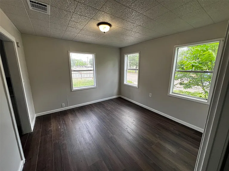1805 E North St — Photo 16